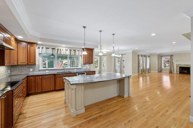 35 Labrador Lane, Dover, NH 03820