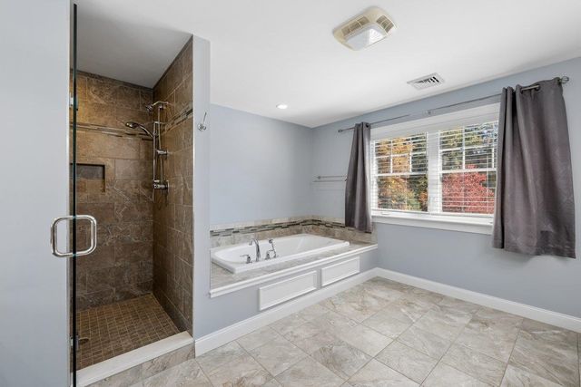 35 Labrador Lane, Dover, NH 03820