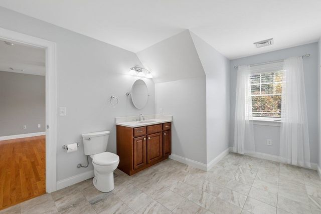 35 Labrador Lane, Dover, NH 03820