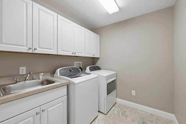 35 Labrador Lane, Dover, NH 03820