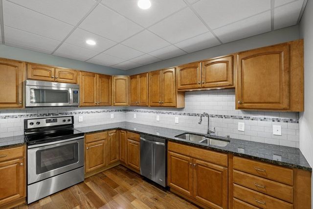 35 Labrador Lane, Dover, NH 03820