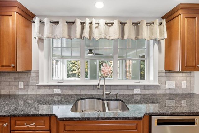 35 Labrador Lane, Dover, NH 03820