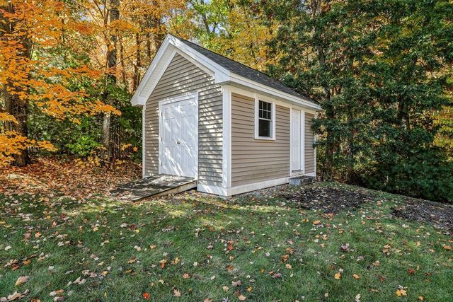 35 Labrador Lane, Dover, NH 03820
