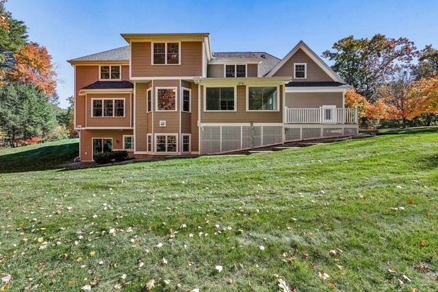 35 Labrador Lane, Dover, NH 03820