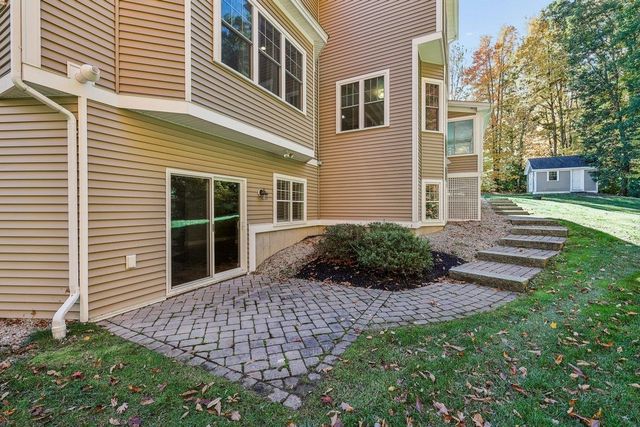 35 Labrador Lane, Dover, NH 03820