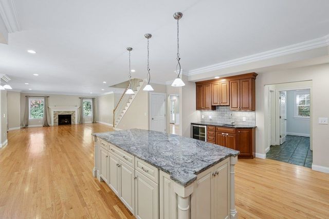 35 Labrador Lane, Dover, NH 03820