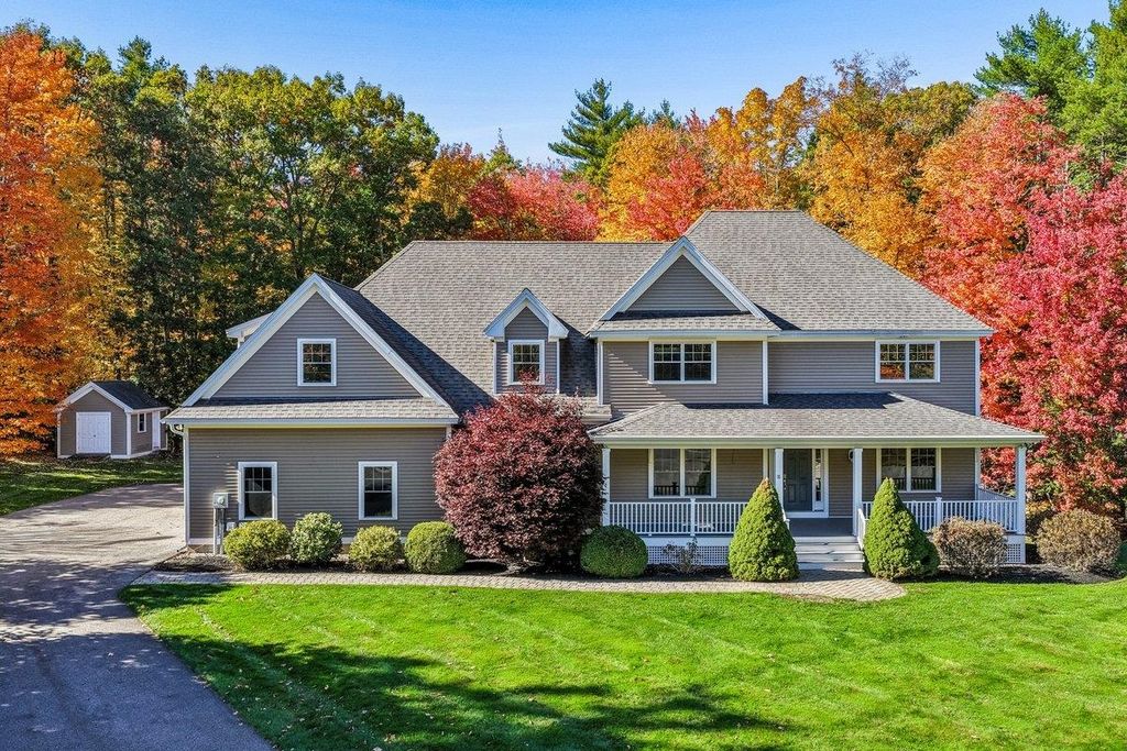 35 Labrador Lane, Dover, NH 03820