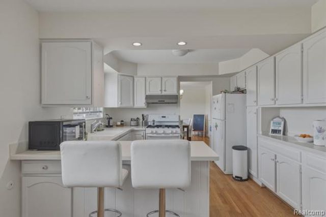 32007 Claeys Drive, Warren, MI 48093