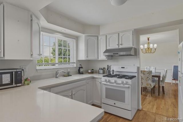 32007 Claeys Drive, Warren, MI 48093