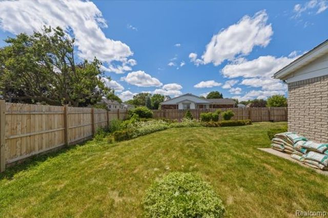 32007 Claeys Drive, Warren, MI 48093