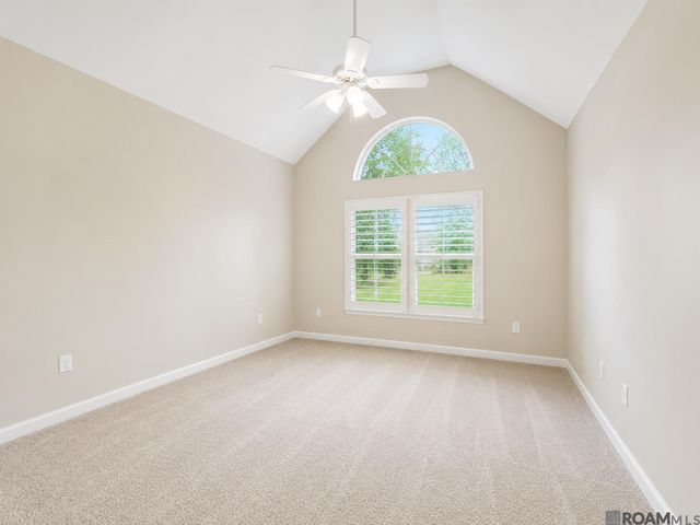 15160 S Oakleigh Ln, Prairieville, LA 70769