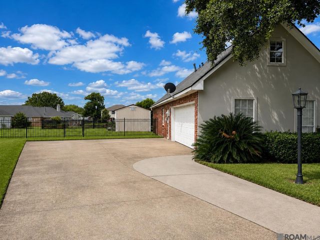 15160 S Oakleigh Ln, Prairieville, LA 70769