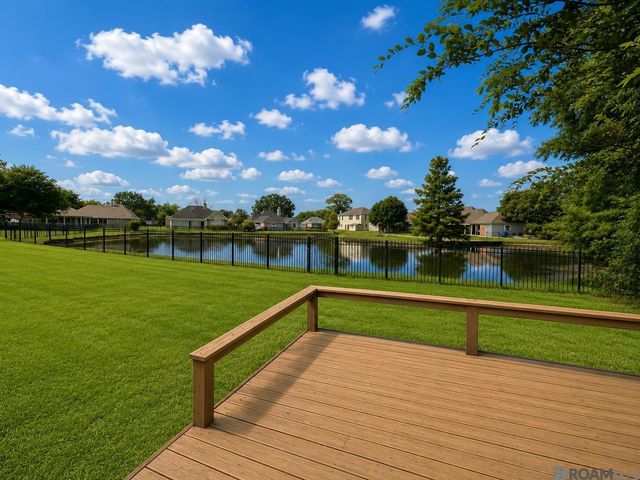 15160 S Oakleigh Ln, Prairieville, LA 70769
