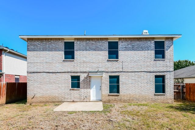 2963 Celian Drive, Grand Prairie, TX 75052