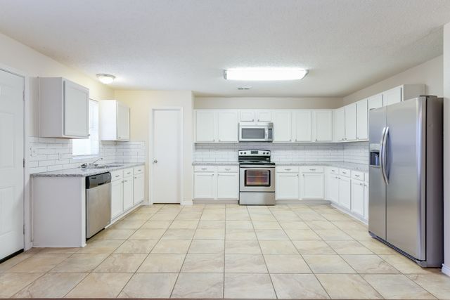 2963 Celian Drive, Grand Prairie, TX 75052