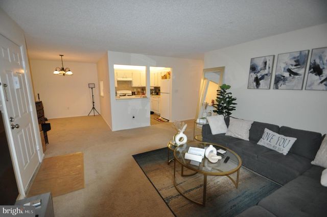 13 VOSCEK CT, Lawrenceville, NJ 08648