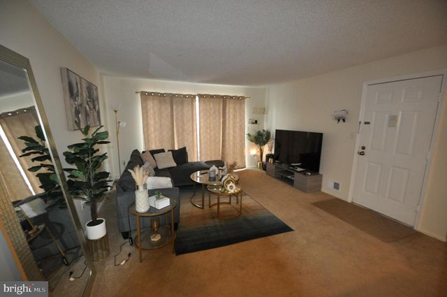 13 VOSCEK CT, Lawrenceville, NJ 08648