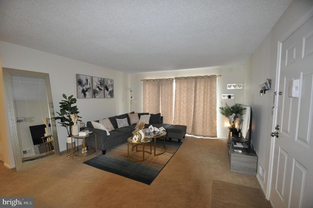 13 VOSCEK CT, Lawrenceville, NJ 08648