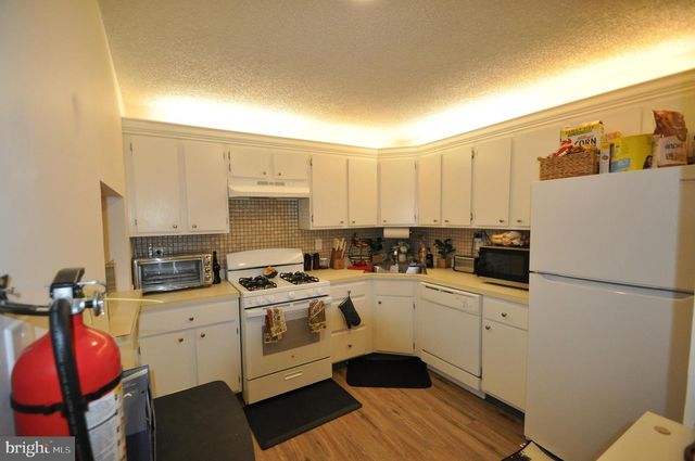 13 VOSCEK CT, Lawrenceville, NJ 08648