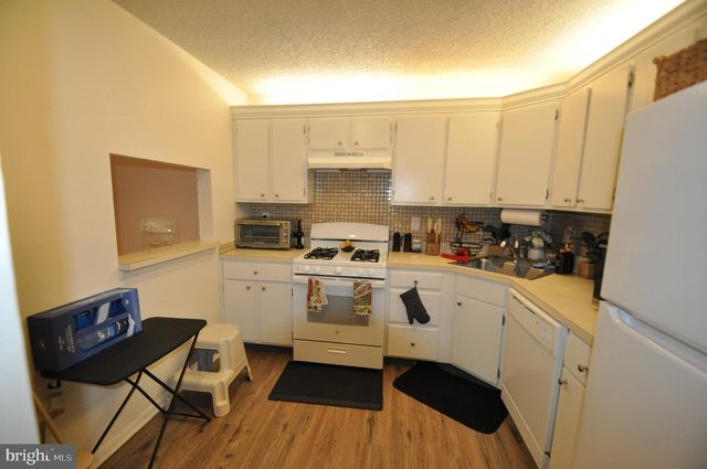 13 VOSCEK CT, Lawrenceville, NJ 08648