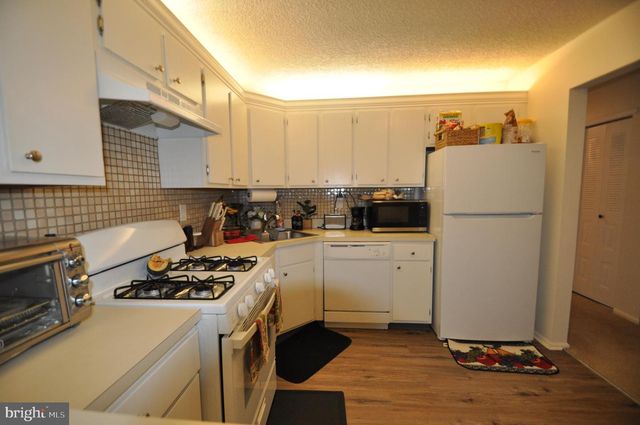 13 VOSCEK CT, Lawrenceville, NJ 08648