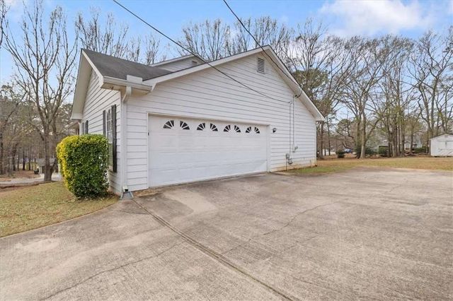 305 Daileys Plantation Court, Mcdonough, GA 30253