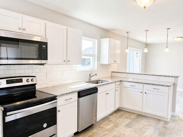 2832 Sycamore River Drive, Fowlerville, MI 48836