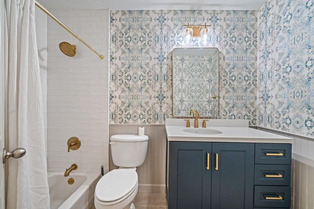 2210 Gray Falls Drive, Houston, TX 77077