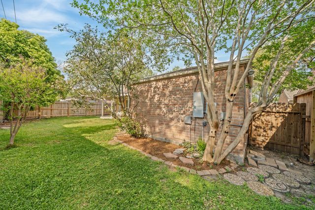 2210 Gray Falls Drive, Houston, TX 77077