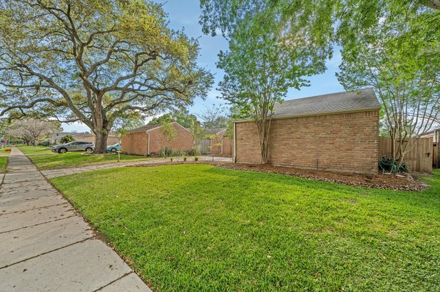2210 Gray Falls Drive, Houston, TX 77077