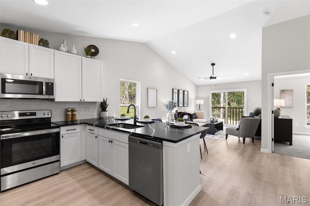 1067 Black Bear Drive, House Springs, MO 63051