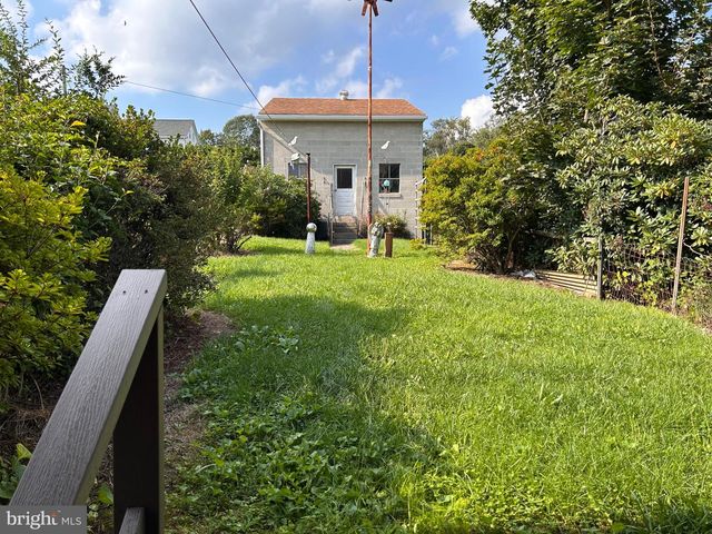 111 W UNION ST, Tamaqua, PA 18252