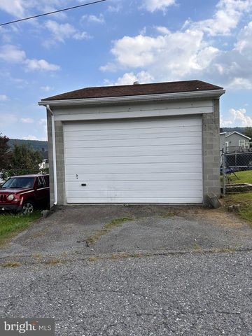111 W UNION ST, Tamaqua, PA 18252