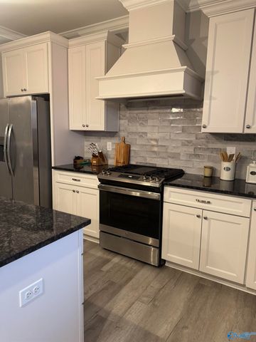 3011 Lisa Lane SE, Decatur, AL 35603