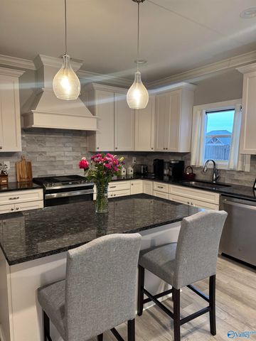 3011 Lisa Lane SE, Decatur, AL 35603