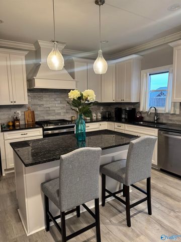 3011 Lisa Lane SE, Decatur, AL 35603