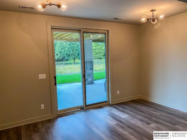 3326 S 208 Street, Omaha, NE 68022