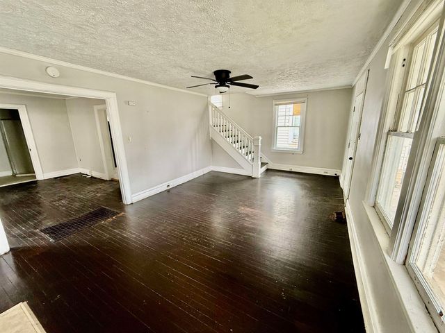 421 26th Street, Huntington, WV 25703