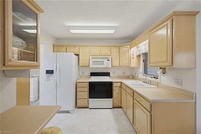 104 Willowbrook Drive, Thomasville, NC 27360