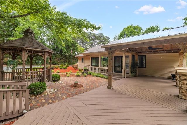 104 Willowbrook Drive, Thomasville, NC 27360
