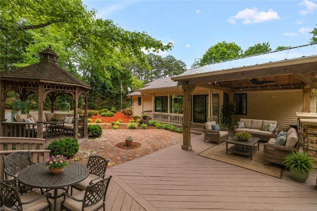 104 Willowbrook Drive, Thomasville, NC 27360