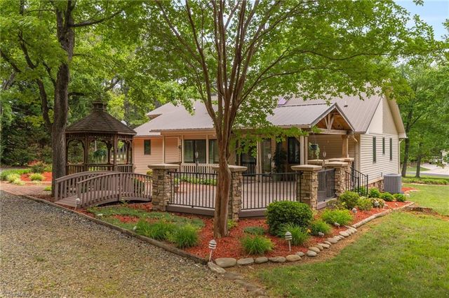 104 Willowbrook Drive, Thomasville, NC 27360