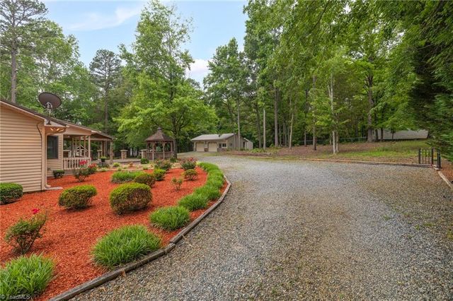 104 Willowbrook Drive, Thomasville, NC 27360