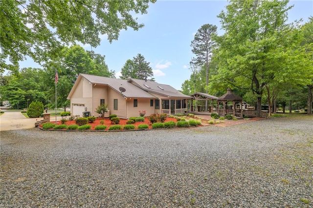 104 Willowbrook Drive, Thomasville, NC 27360