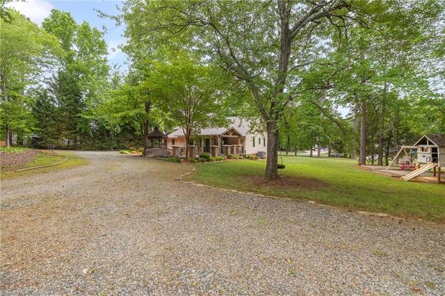 104 Willowbrook Drive, Thomasville, NC 27360