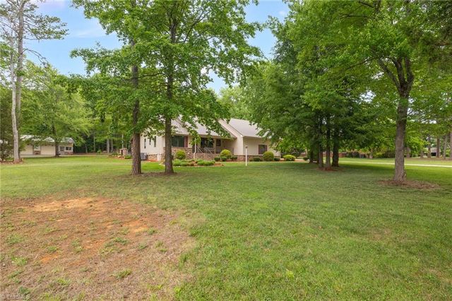104 Willowbrook Drive, Thomasville, NC 27360