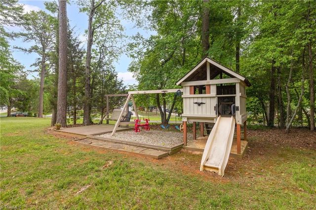 104 Willowbrook Drive, Thomasville, NC 27360