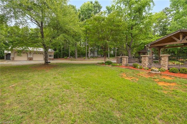 104 Willowbrook Drive, Thomasville, NC 27360