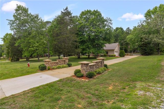 104 Willowbrook Drive, Thomasville, NC 27360