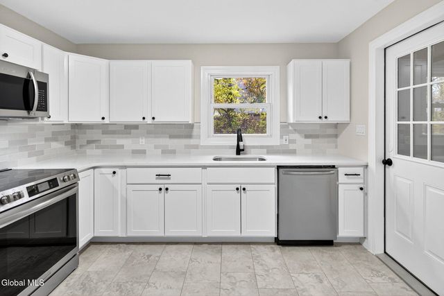 18 Anthony Lane, Colonie, NY 12205